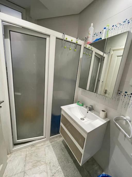 Etage De Villa Avec Jardin, Pres De L'Aireport Et Parking Prive Ариана Екстериор снимка